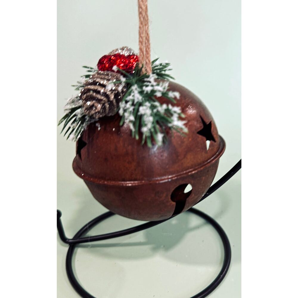 Price Reduced Rustic Rusty Bell Christmas with Greenery and Berries CP20 - Picture 3 of 4